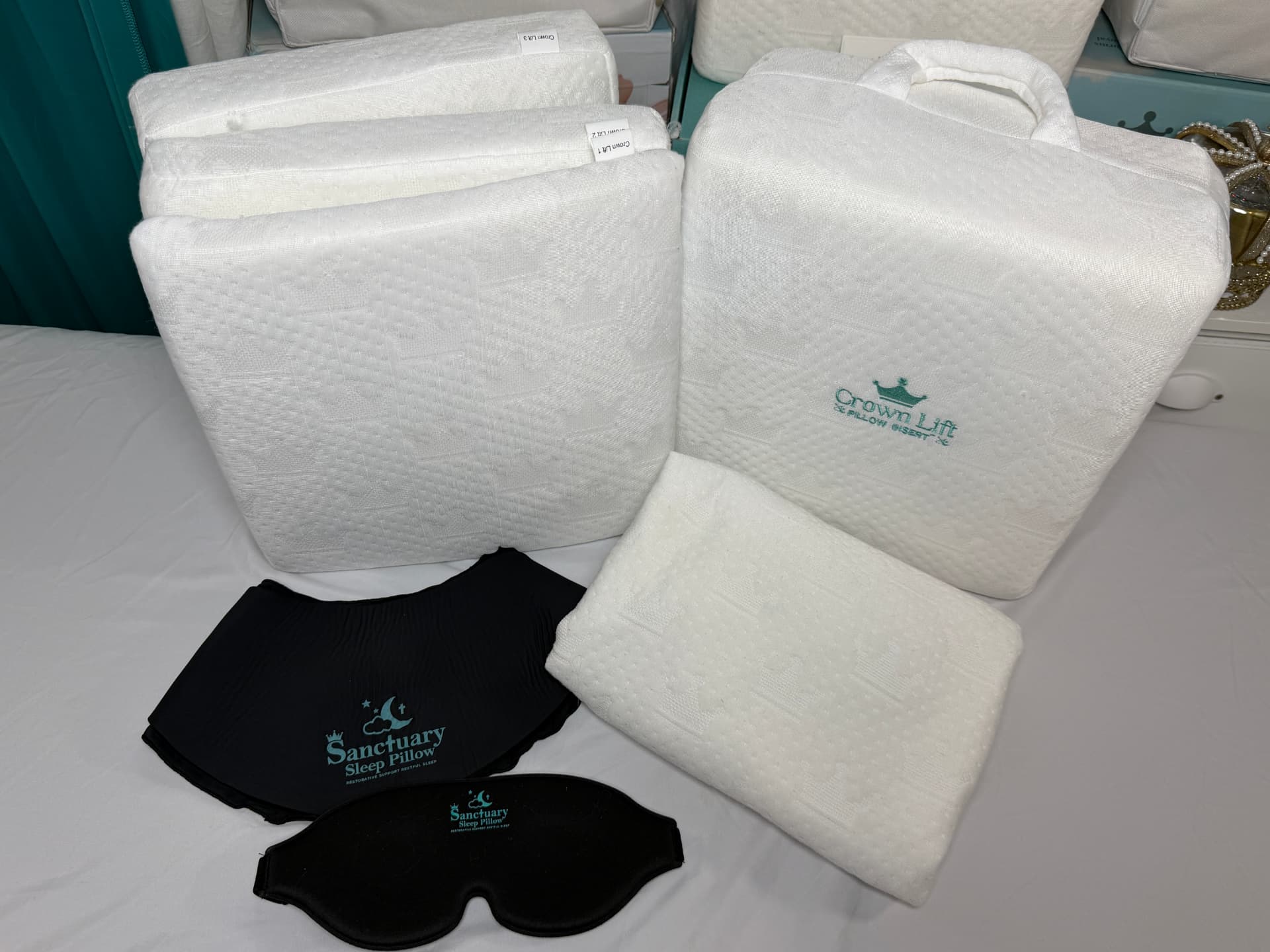 The full Crown Lift kit laid out: three support cores, pocket pillowcase, and sleep mask.